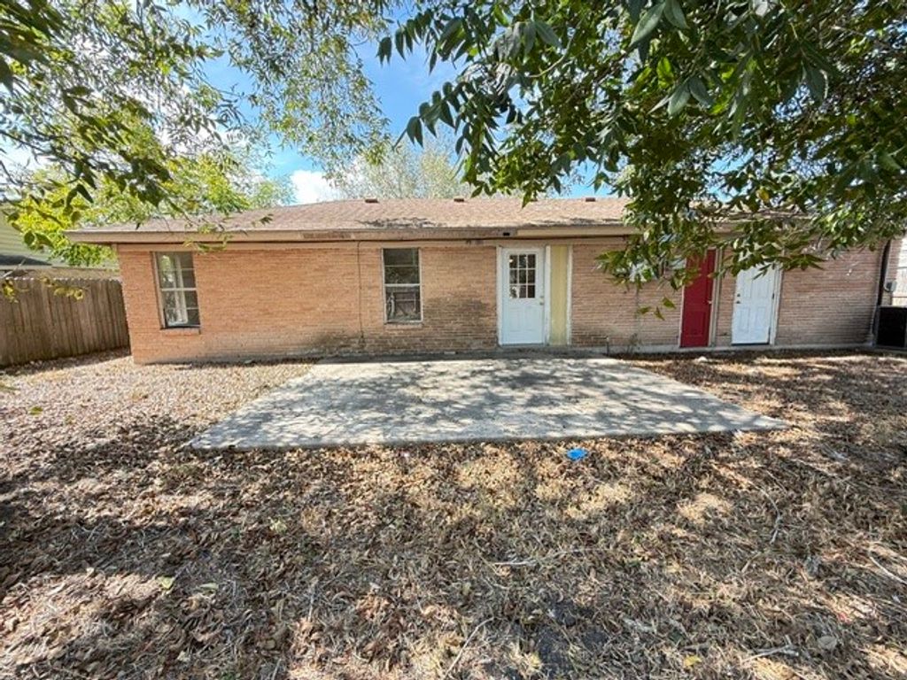 930 Salem Dr, Corpus Christi, TX 78412