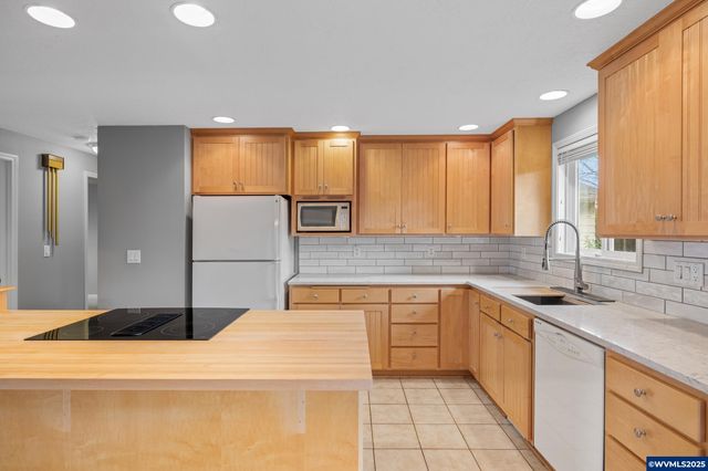 1538 Umpqua Rd, Woodburn, OR 97071