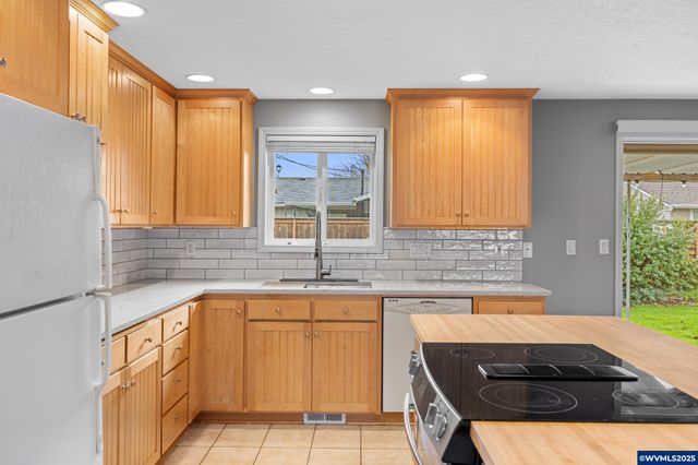 1538 Umpqua Rd, Woodburn, OR 97071