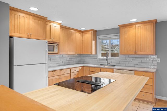 1538 Umpqua Rd, Woodburn, OR 97071