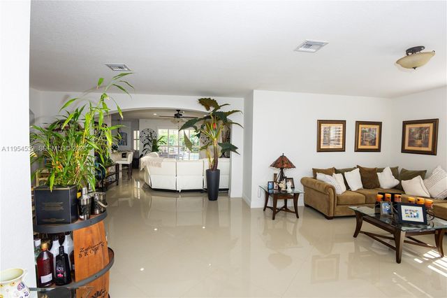 2133 NW 14th Pl, Homestead, FL 33030