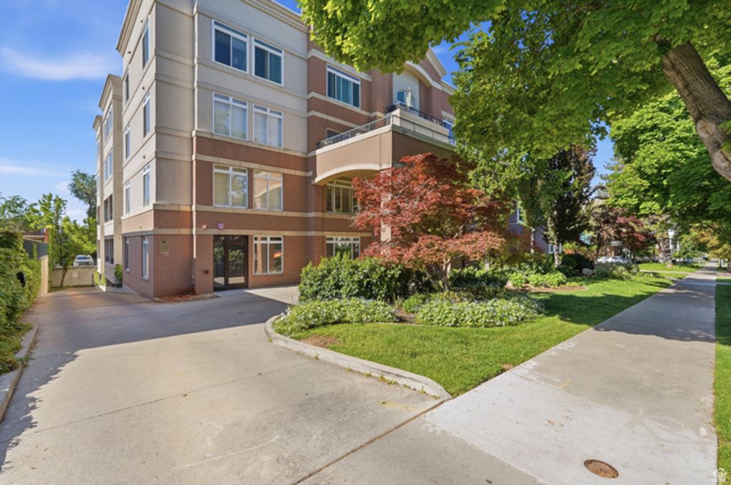 Image 2 of property listing at 838 E SOUTH TEMPLE #103, Salt Lake City, UT 84102