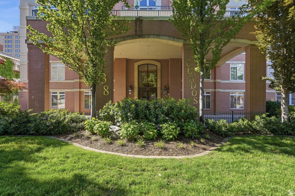 Image 25 of property listing at 838 E SOUTH TEMPLE #103, Salt Lake City, UT 84102