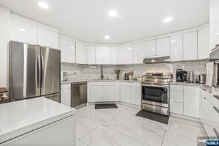 427 Harmon Cove Tower, Secaucus, NJ 07094