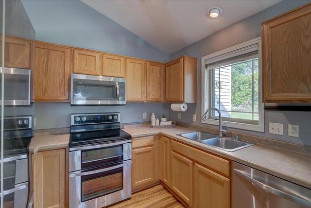 701 Killian Trail, Cottage Grove, WI 53527