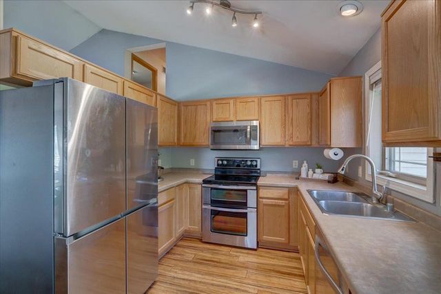 701 Killian Trail, Cottage Grove, WI 53527