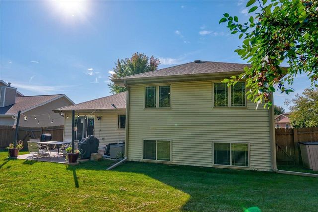 701 Killian Trail, Cottage Grove, WI 53527