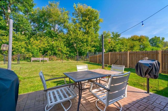 701 Killian Trail, Cottage Grove, WI 53527