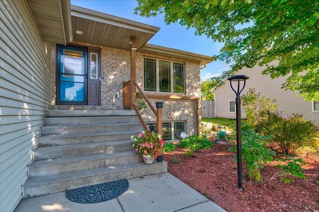 701 Killian Trail, Cottage Grove, WI 53527