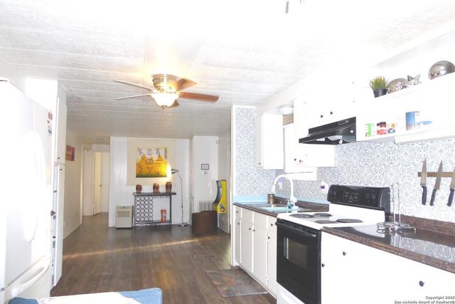 1884 Live Oak, Canyon Lake, TX 78133