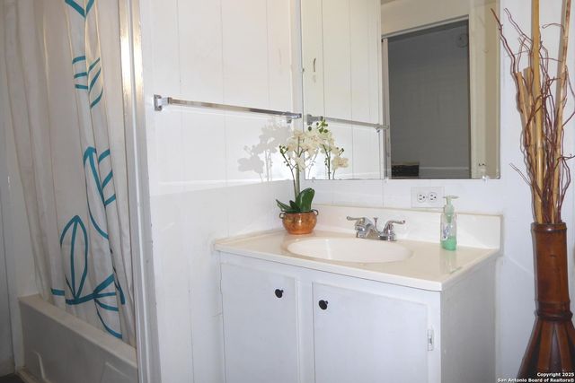 1884 Live Oak, Canyon Lake, TX 78133