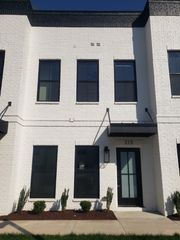 203 McAuliffe St, Murfreesboro, TN 37130