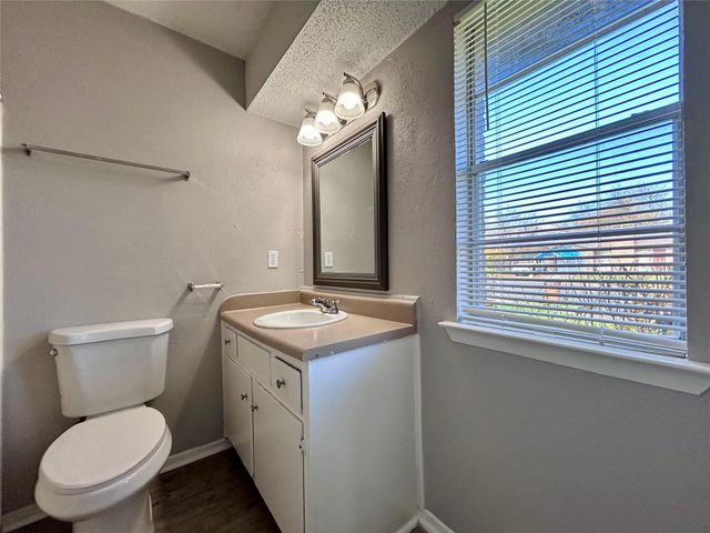 10409 Golden Meadow DR B, Austin, TX 78758