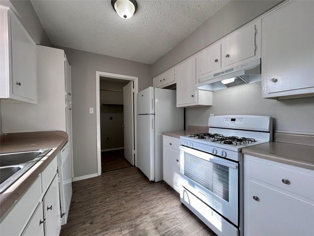 10409 Golden Meadow DR B, Austin, TX 78758