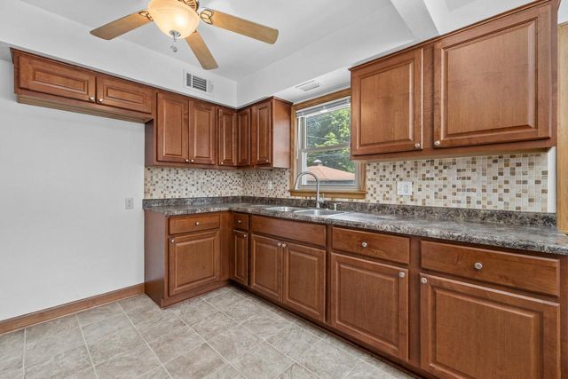 2406 S 82nd STREET, West Allis, WI 53219