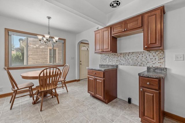 2406 S 82nd STREET, West Allis, WI 53219