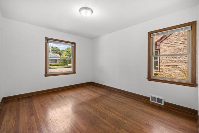 2406 S 82nd STREET, West Allis, WI 53219