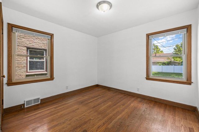 2406 S 82nd STREET, West Allis, WI 53219