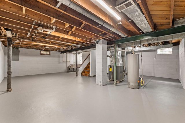 2406 S 82nd STREET, West Allis, WI 53219