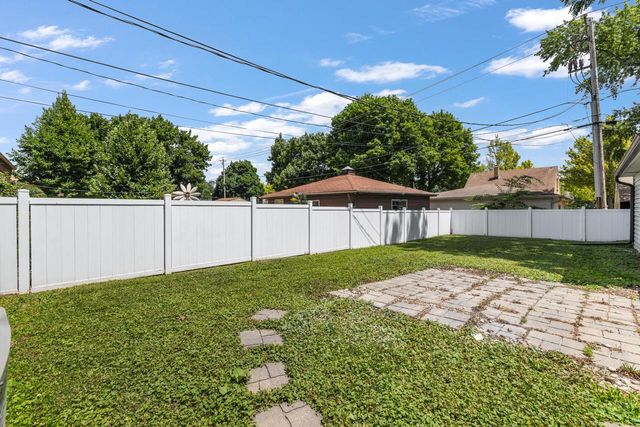 2406 S 82nd STREET, West Allis, WI 53219