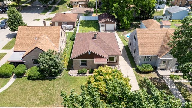 2406 S 82nd STREET, West Allis, WI 53219