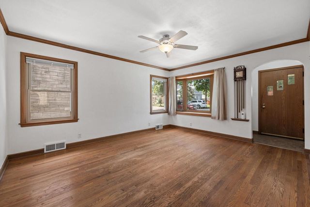 2406 S 82nd STREET, West Allis, WI 53219