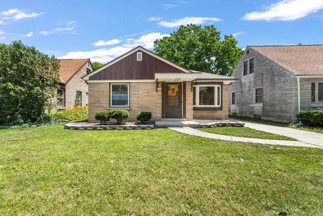 2406 S 82nd STREET, West Allis, WI 53219