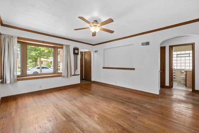 2406 S 82nd STREET, West Allis, WI 53219