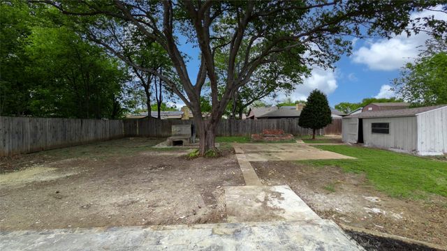 3205 Jamestown Drive, Forest Hill, TX 76140