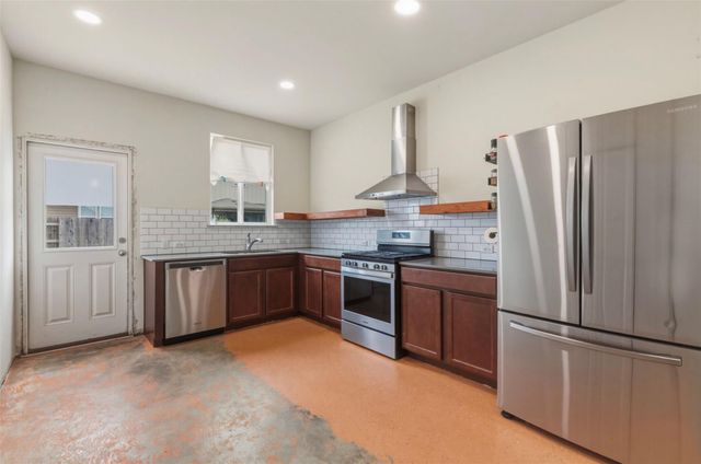 155 Big Leaf DR, Buda, TX 78610