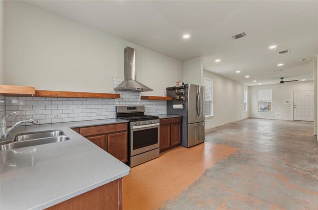 155 Big Leaf DR, Buda, TX 78610