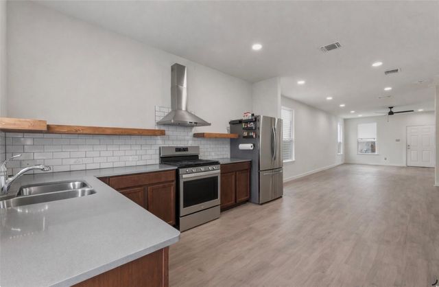 155 Big Leaf DR, Buda, TX 78610