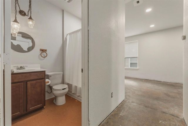 155 Big Leaf DR, Buda, TX 78610