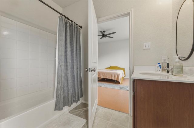 155 Big Leaf DR, Buda, TX 78610