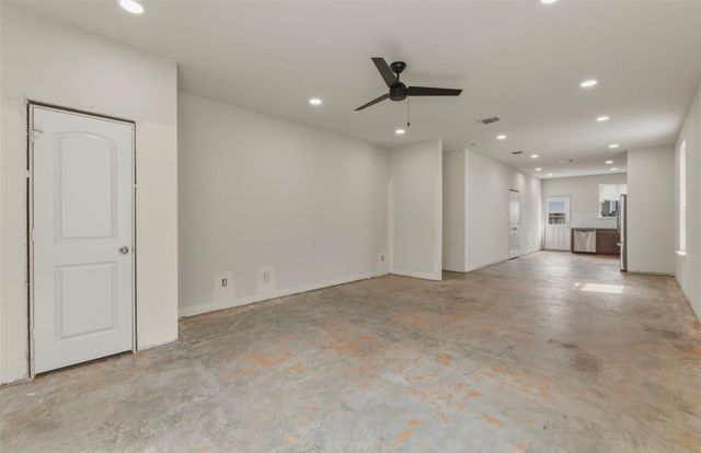 155 Big Leaf DR, Buda, TX 78610