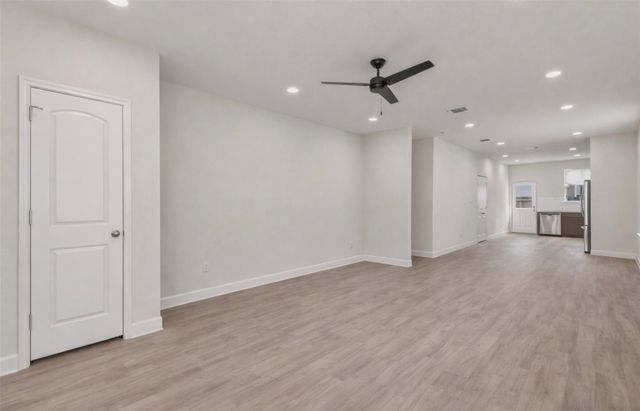 155 Big Leaf DR, Buda, TX 78610
