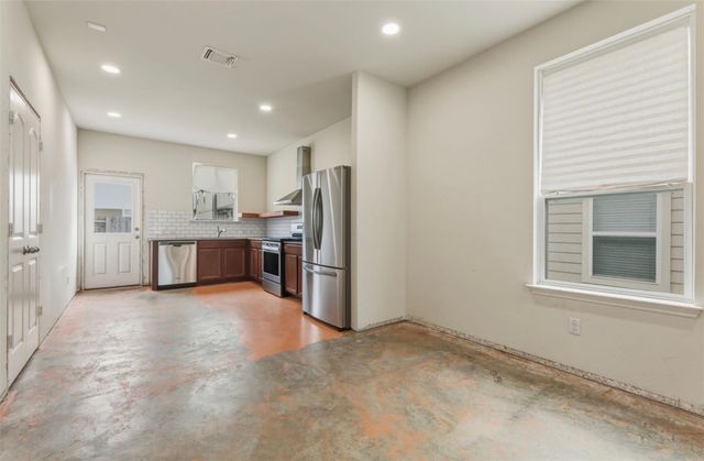 155 Big Leaf DR, Buda, TX 78610