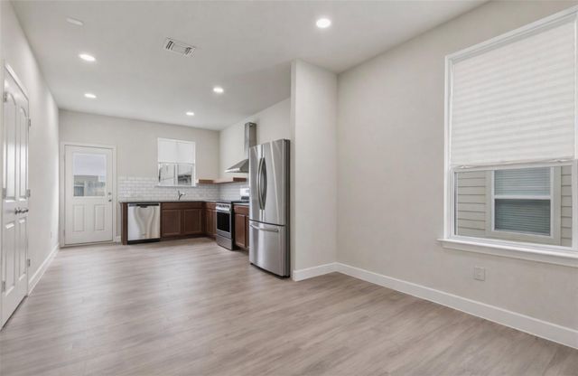 155 Big Leaf DR, Buda, TX 78610