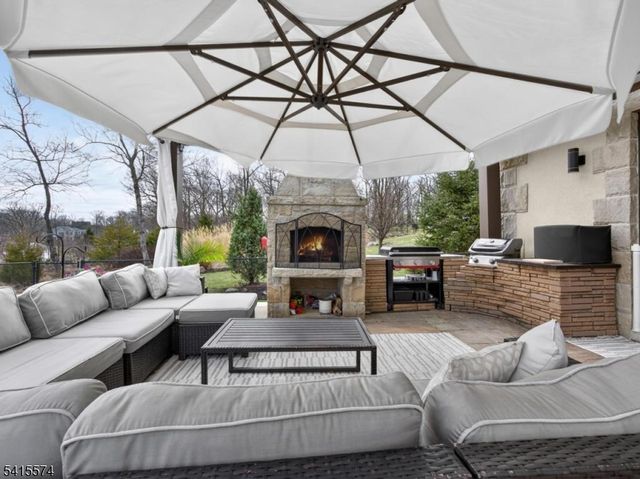 9 Catalina Dr, Byram Twp., NJ 07871