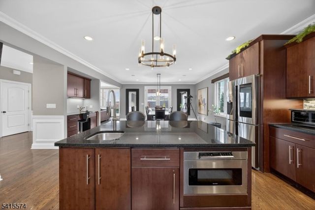 9 Catalina Dr, Byram Twp., NJ 07871