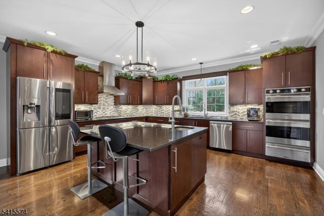 9 Catalina Dr, Byram Twp., NJ 07871