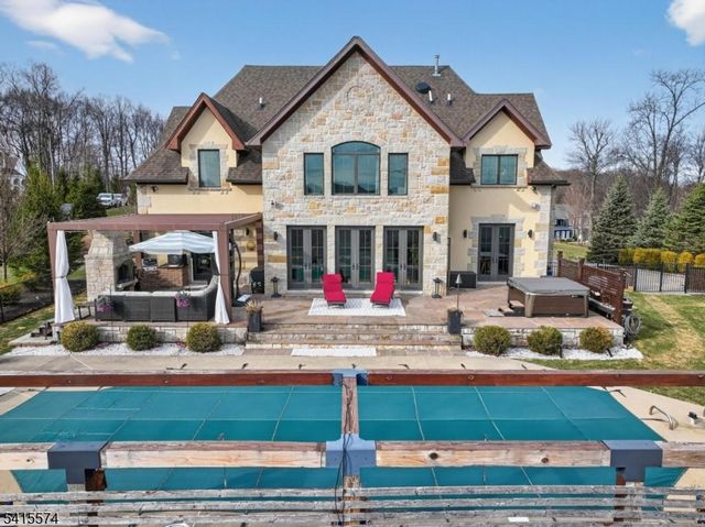 9 Catalina Dr, Byram Twp., NJ 07871