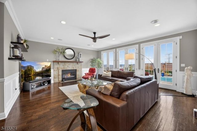 9 Catalina Dr, Byram Twp., NJ 07871