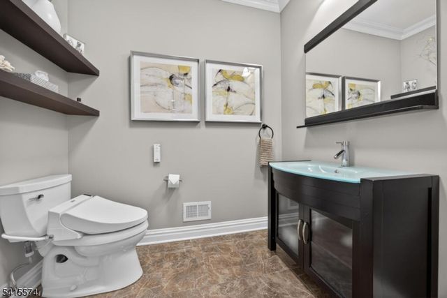 9 Catalina Dr, Byram Twp., NJ 07871