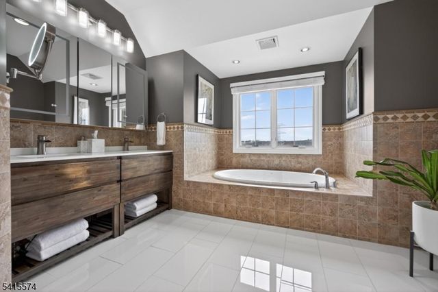 9 Catalina Dr, Byram Twp., NJ 07871