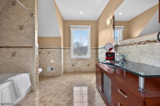 9 Catalina Dr, Byram Twp., NJ 07871