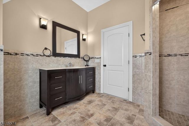 9 Catalina Dr, Byram Twp., NJ 07871