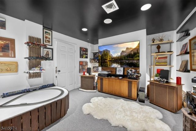 9 Catalina Dr, Byram Twp., NJ 07871