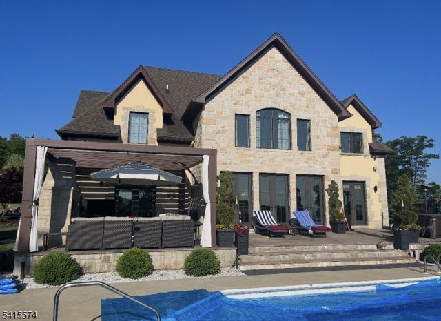 9 Catalina Dr, Byram Twp., NJ 07871