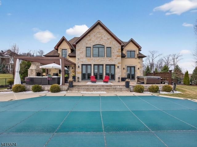 9 Catalina Dr, Byram Twp., NJ 07871